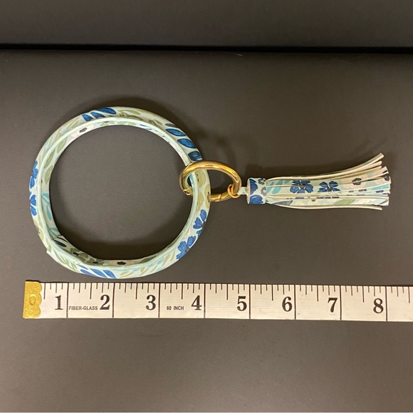 Key Bracelet, Wristlet with tassel and gold hardware black/white floral - Picture 3 of 3